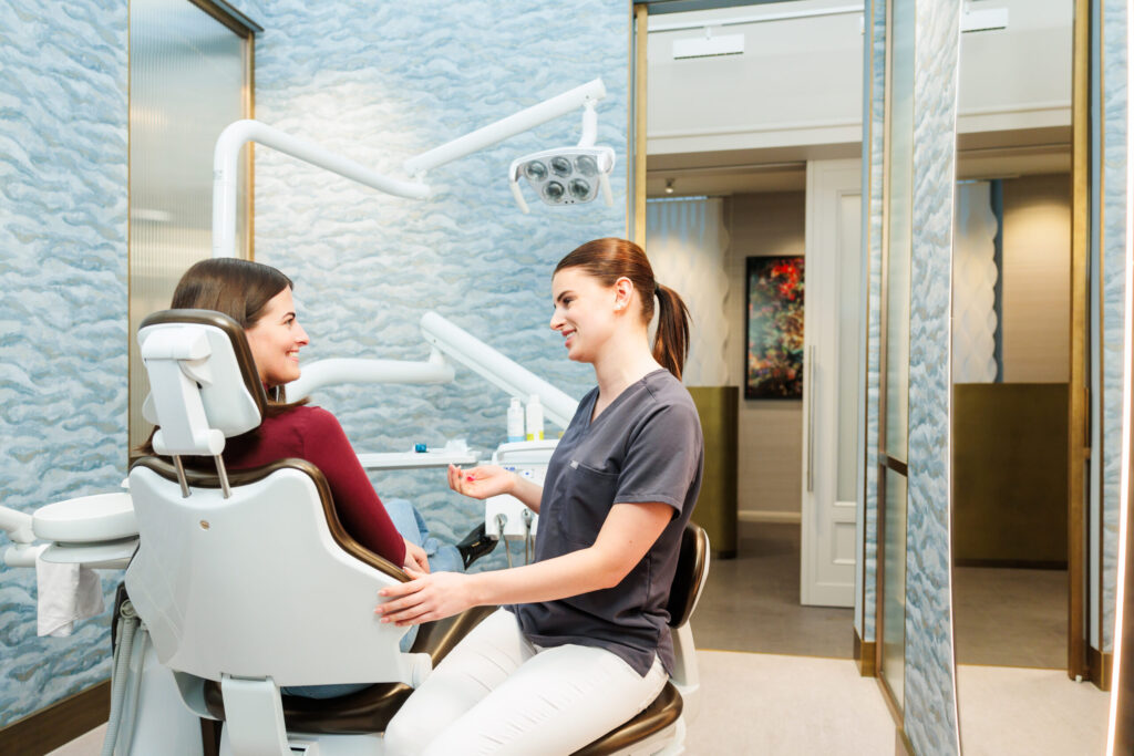 Regelmäßige Prophylaxe ist der Schlüssel zu gesunden Zähnen – vereinbaren Sie jetzt Ihren Termin bei DentalFirst.